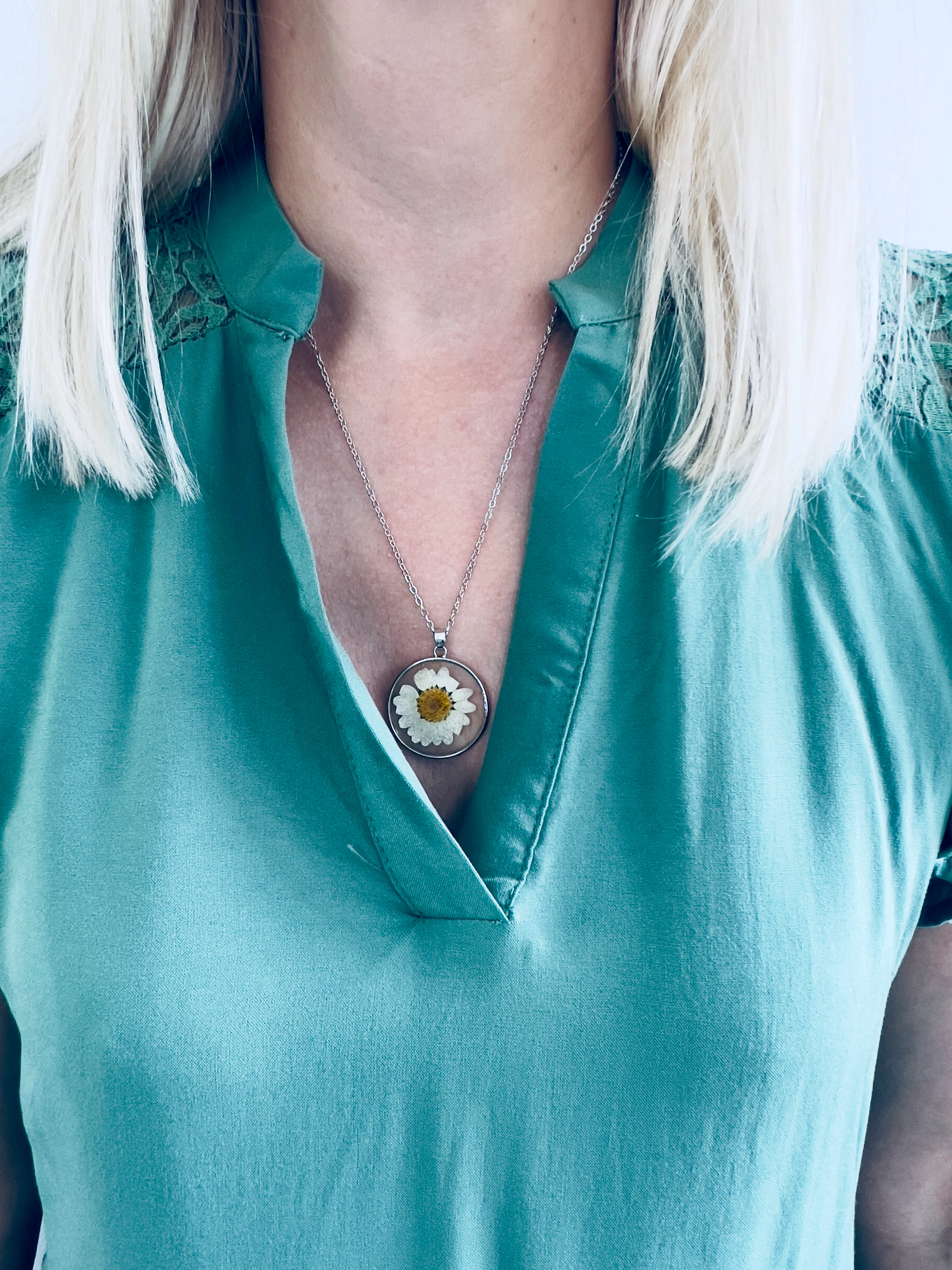 Daisy Necklace - Image 3